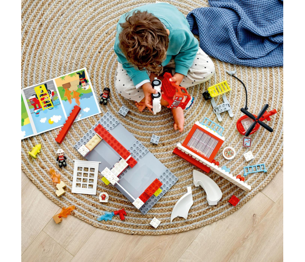 LEGO DUPLO 10970 Remiza strażacka i helikopter - 1035629 - zdjęcie 2